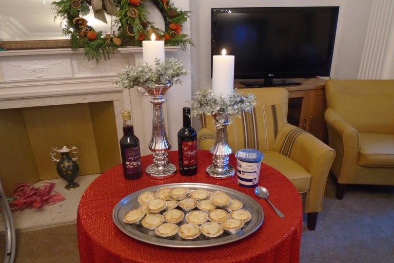 Minced pies and mulled wine