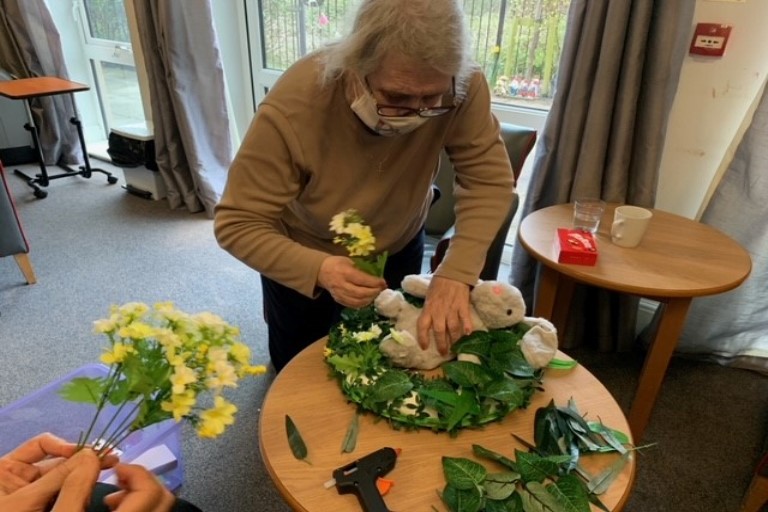 making the wreath 