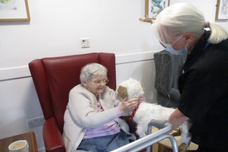 Jasper the dog meeting the people that live with us 