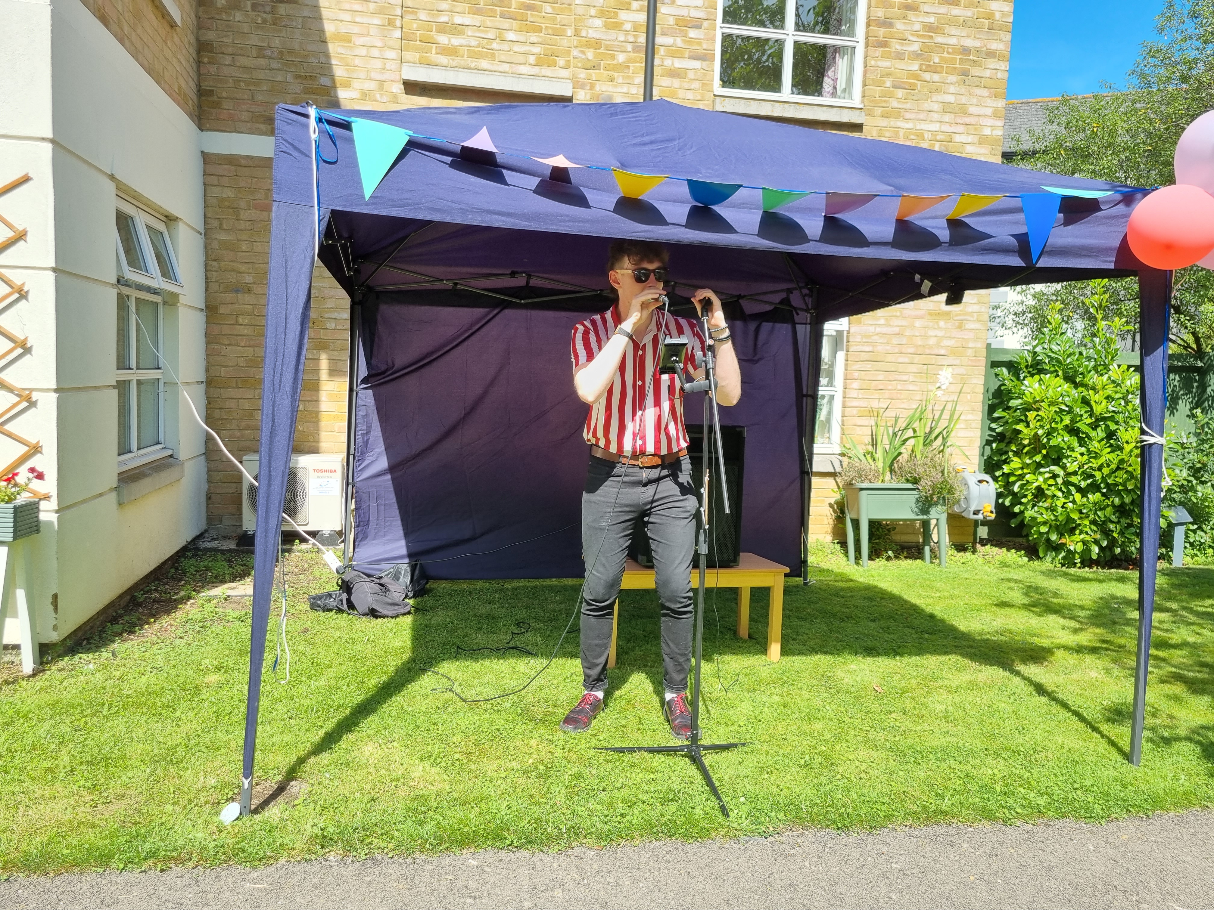 Summer BBQ entertainer 