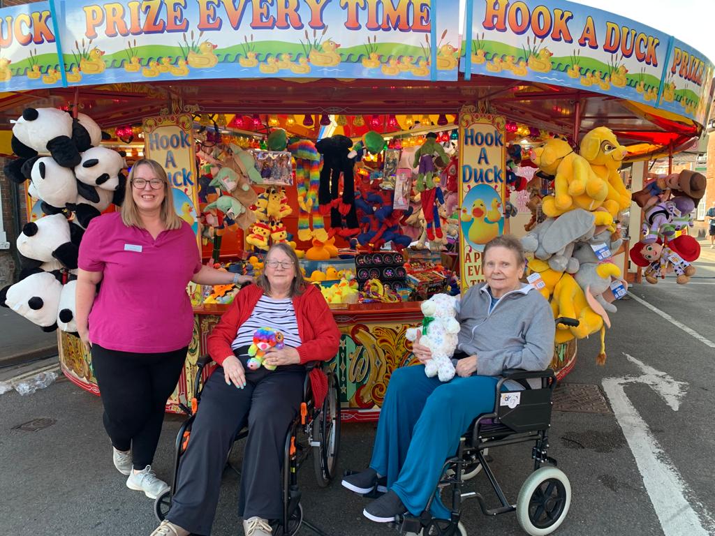 Abingdon Fair, residents with their prizes 