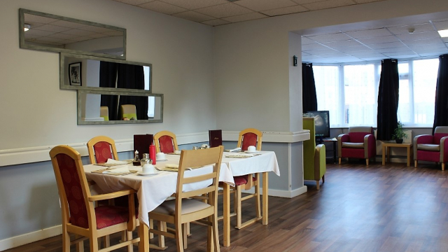 Barnes Court dining room and lounge area