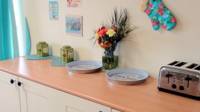 Barnes Court dining area breakfast bar 