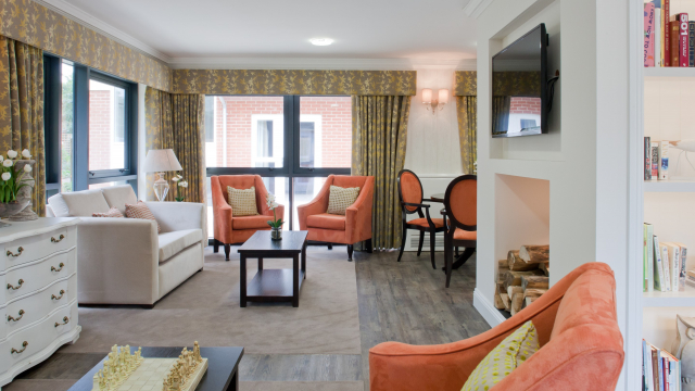 Buckingham House lounge with games, books and TV 