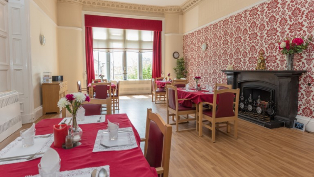 Thorntree Mews dining room