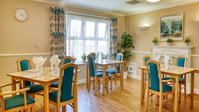 Chestnut Court dining area