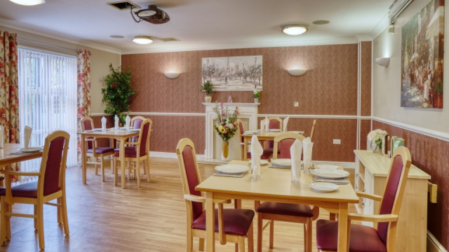 Chestnut Court dining room