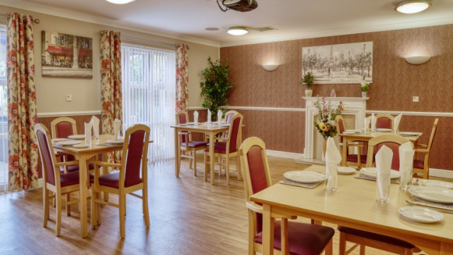 Chestnut Court dining area