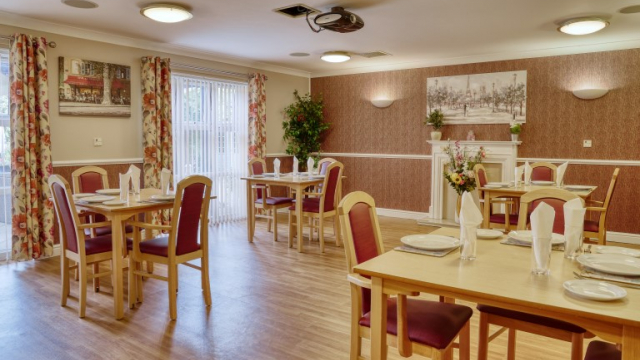 Chestnut Court dining room