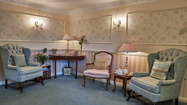 Pinewood lounge