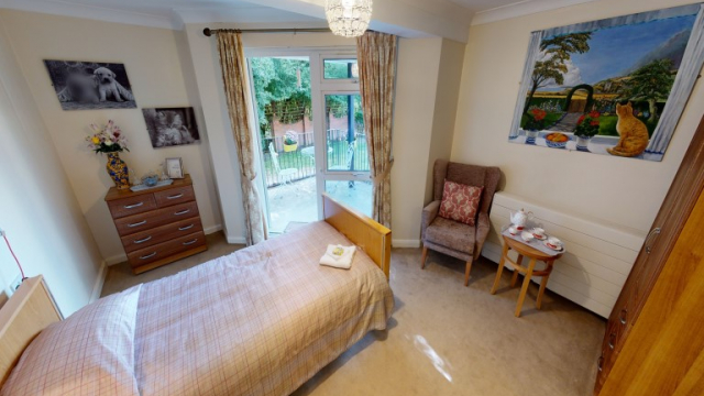 Parkview House bedroom with patio doors