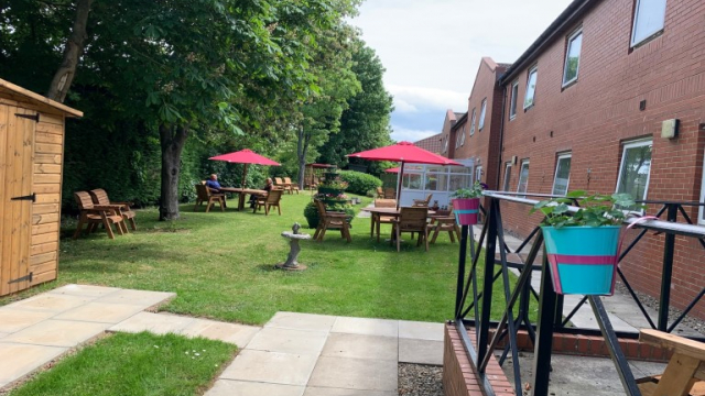 Earsdon Grange garden with shed and seats 