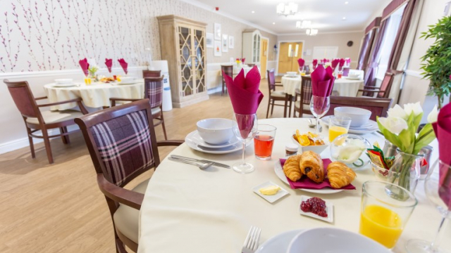 Monread Lodge dining table