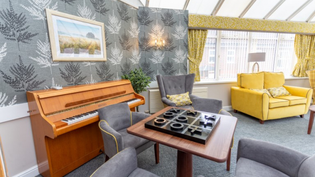 Monread Lodge lounge and piano 