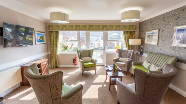Monread Lodge lounge and TV