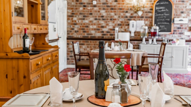 Belvoir Vale dining table