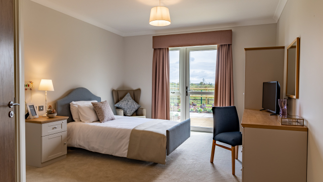 Chartwell Manor bedroom with patio doors