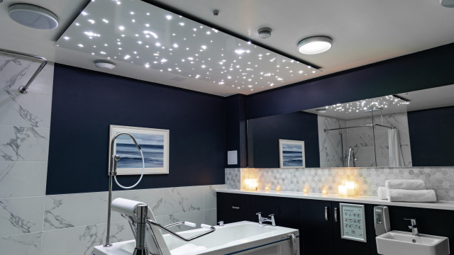 Chartwell Manor spa room with bath 