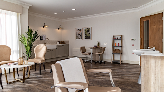 Chartwell Manor salon