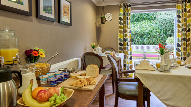 Brunel House Kitchen and breakfast bar 