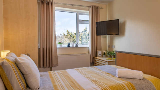 Willowbank yellow  bedroom 