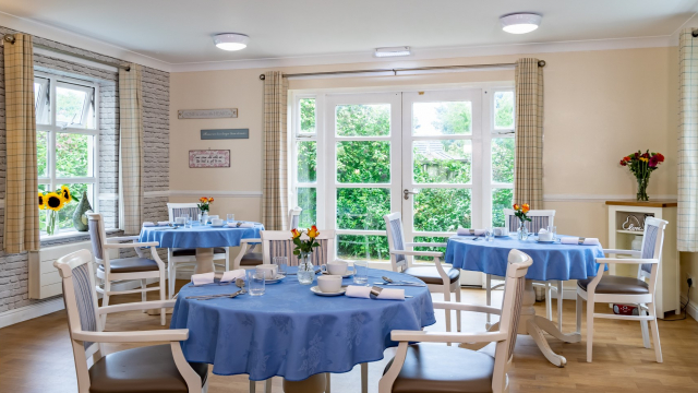 Kings court dining room 