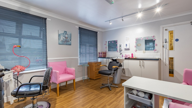 Kings court salon