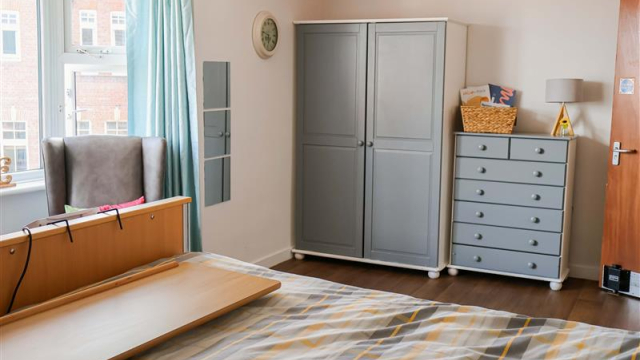 Barnes Court bedroom 2
