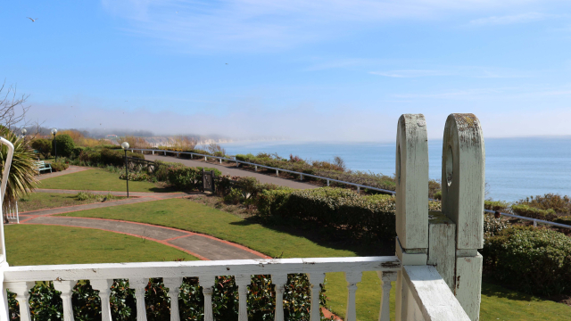 White Rose Lodge balcony 