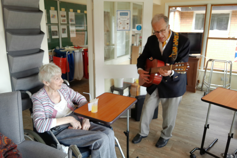 Peter Piper singing songs in the Woodland
